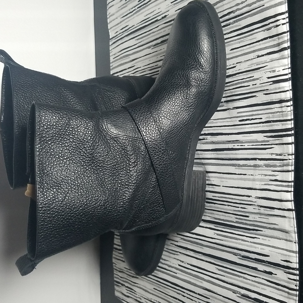 Nine West Hanzil Pebbled Black Leather Buckle Zip Moto Engineer Ankle Boots 9